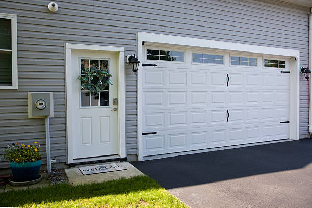 24/7 Emergency Garage Door Panel Replacement experts in Albany, WI